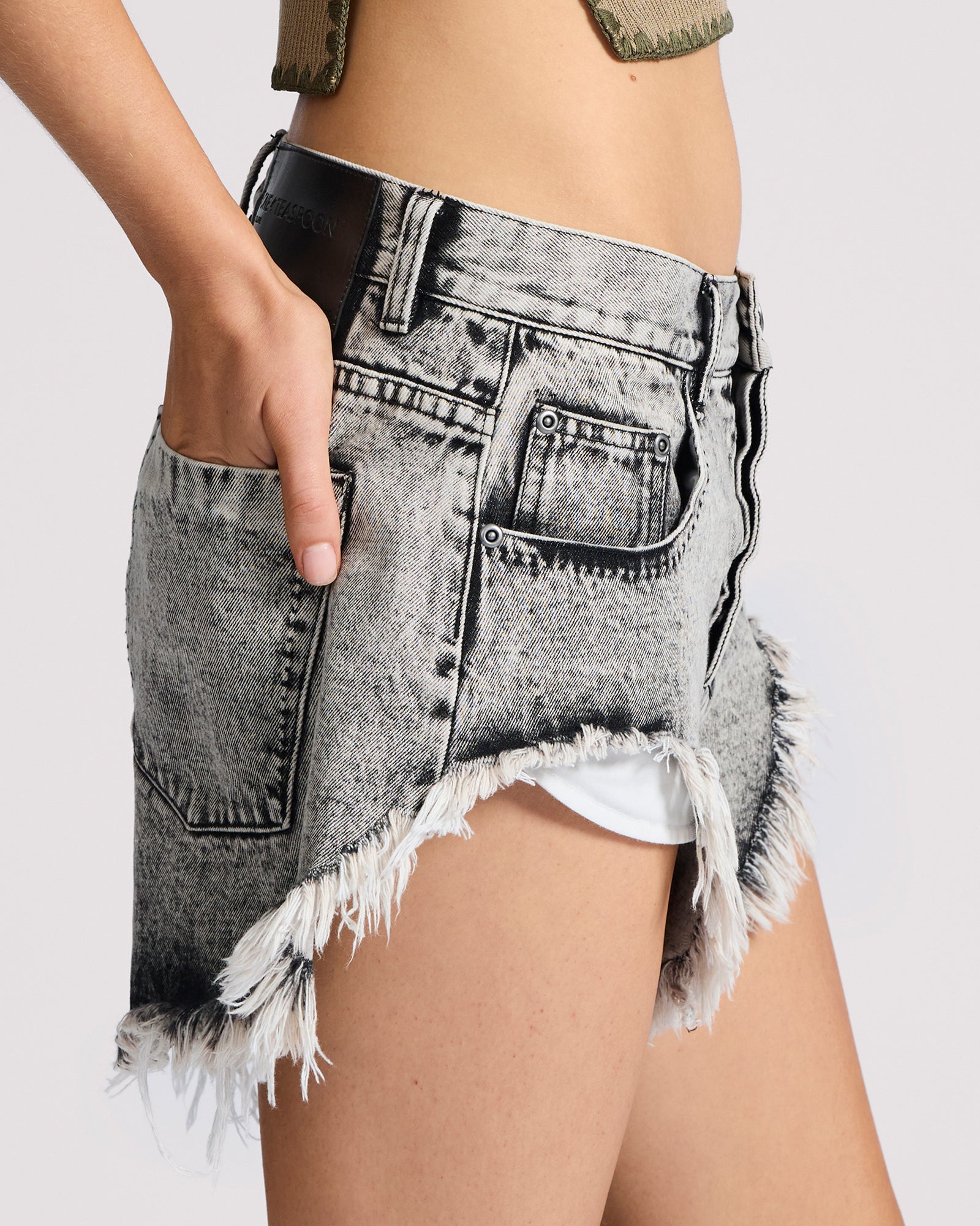 【ワンティースプーン】Rollers ローウエスト・デニムショーツ Rollers Low Waist Denim Shorts - Fleetwood Blue Painted
