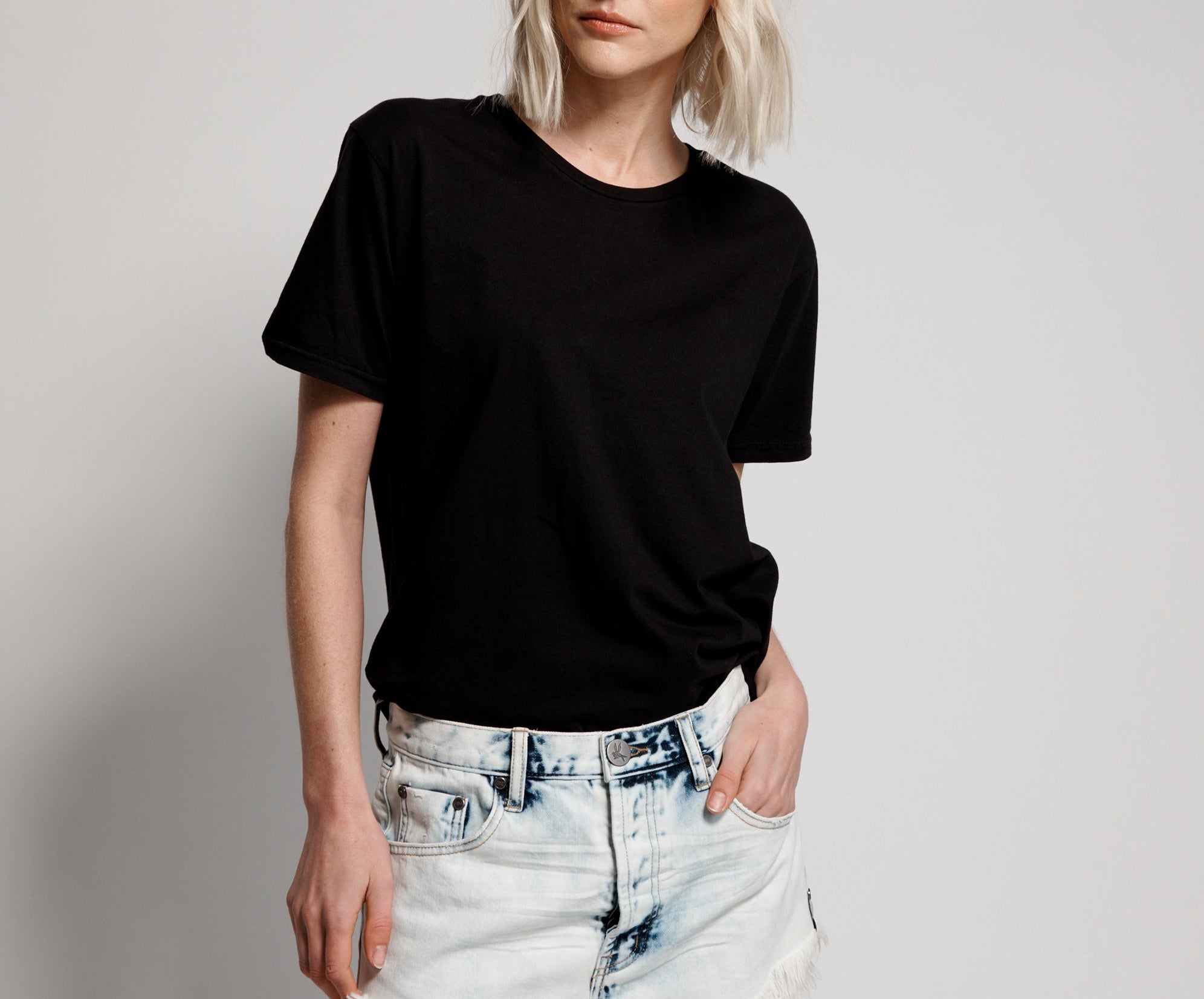 CLASSIC OUTLAWS MID LENGTH DENIM SHORT