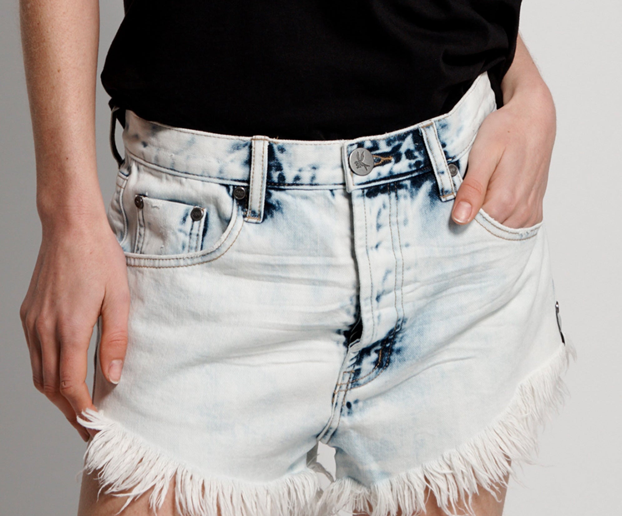 CLASSIC OUTLAWS MID LENGTH DENIM SHORT