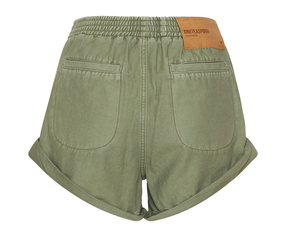 SUPER KHAKI HUNTERS ELASTICATED BOYFRIEND SHORTS