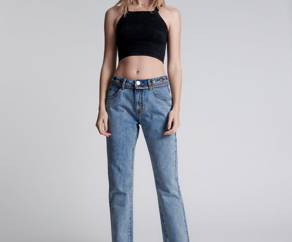 HOLLYWOOD HILLS TRUCKERS MID RISE STRAIGHT LEG JEANS