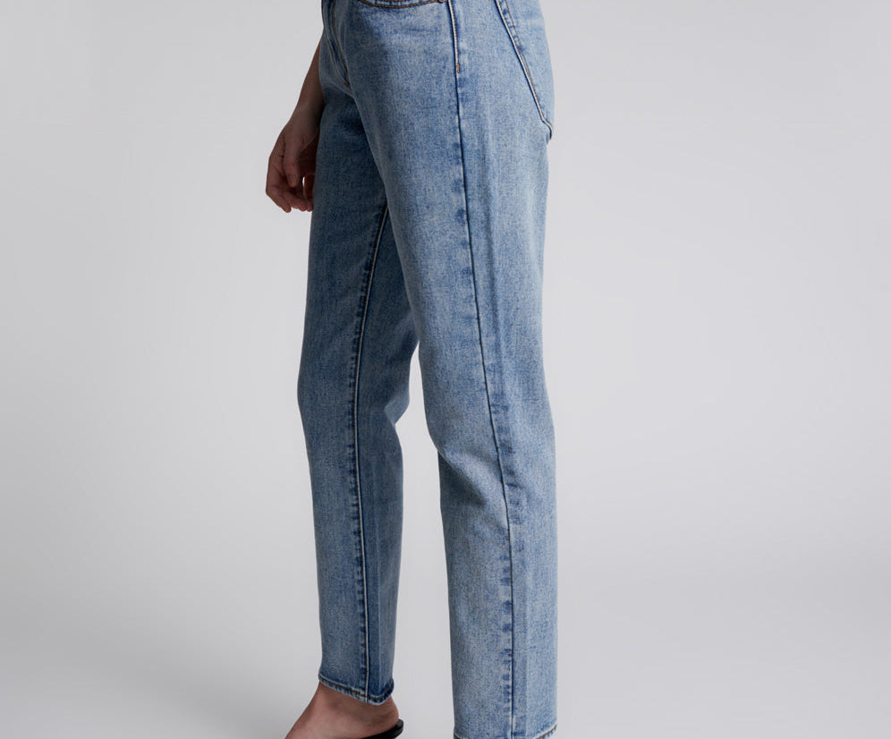HOLLYWOOD HILLS TRUCKERS MID RISE STRAIGHT LEG JEANS