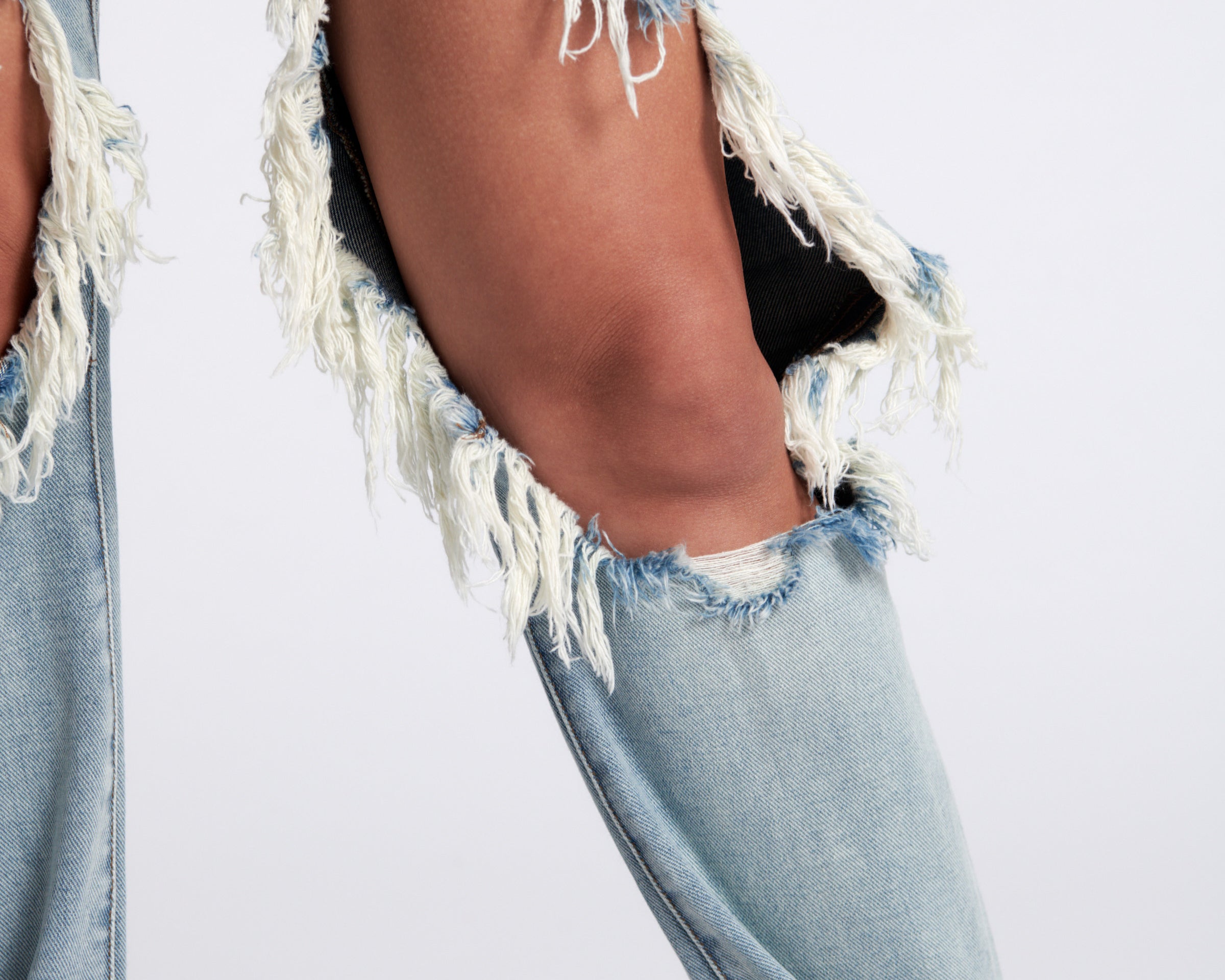 Saints Low Waist Boyfriend Denim Jeans - Montana