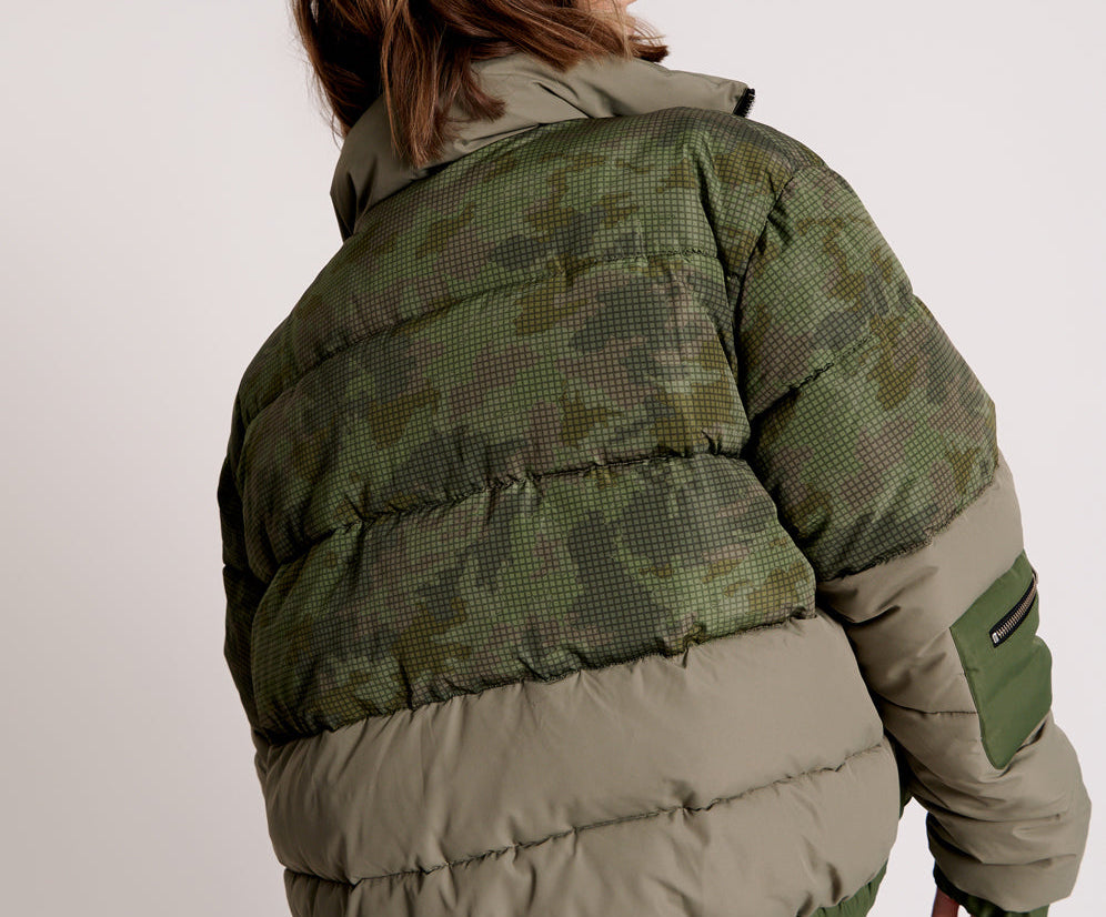 DIRTEE LOVE CAMO PUFFA JACKET