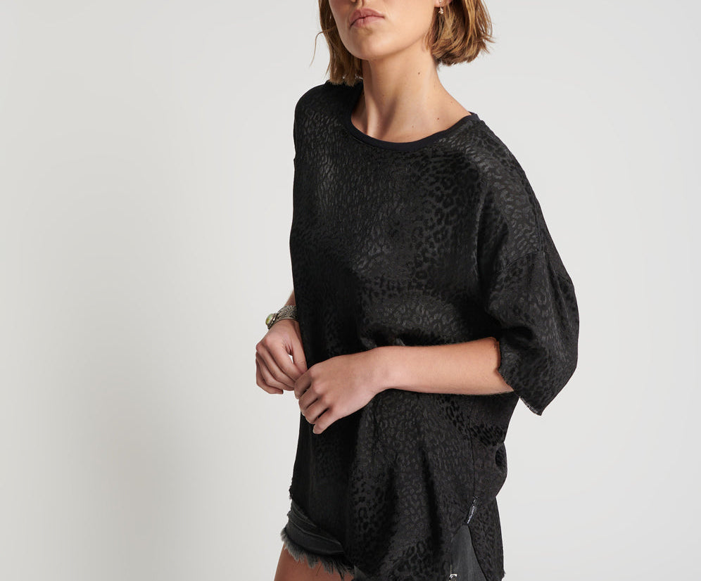 LEOPARD JACQUARD SATIN TEE