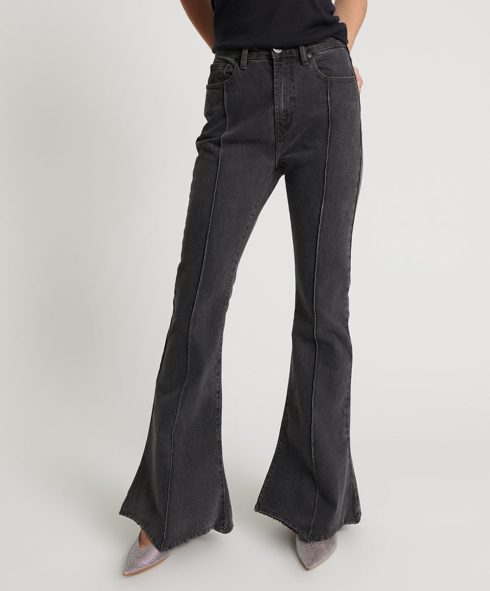 Washed flare tuck denim (Black)