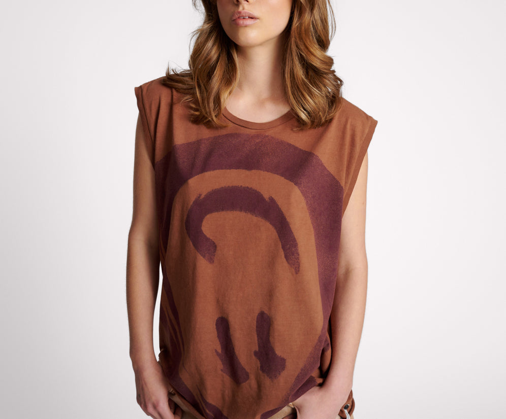 HAND SPRAYED SMILEY OVERSIZED TANK