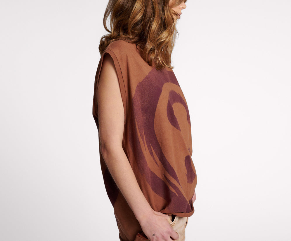 HAND SPRAYED SMILEY OVERSIZED TANK
