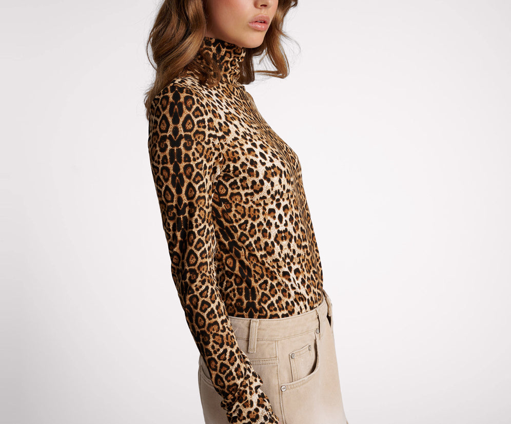 LEOPARD JERSEY TURTLE NECK LONG SLEEVE TOP