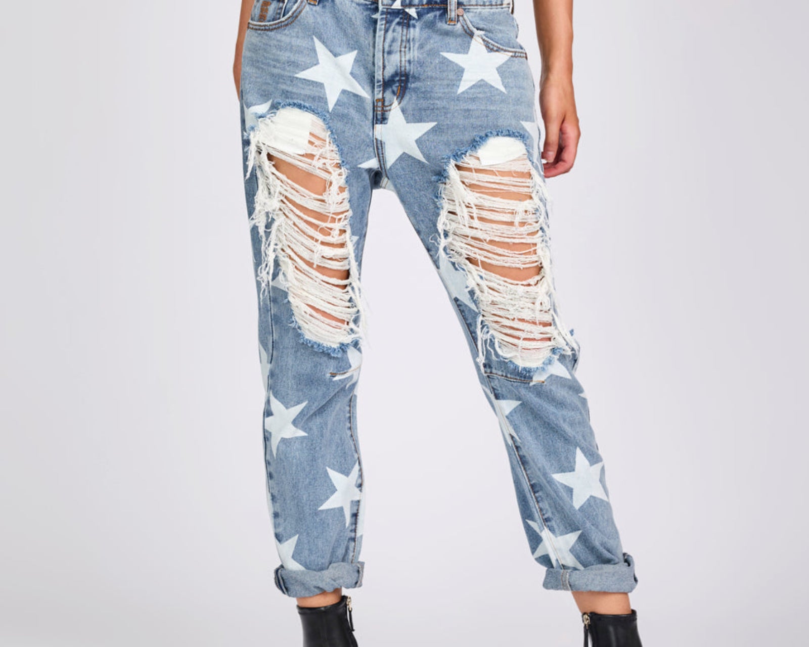 Saints Low Waist Boyfriend Denim Jeans - Starwash Blue