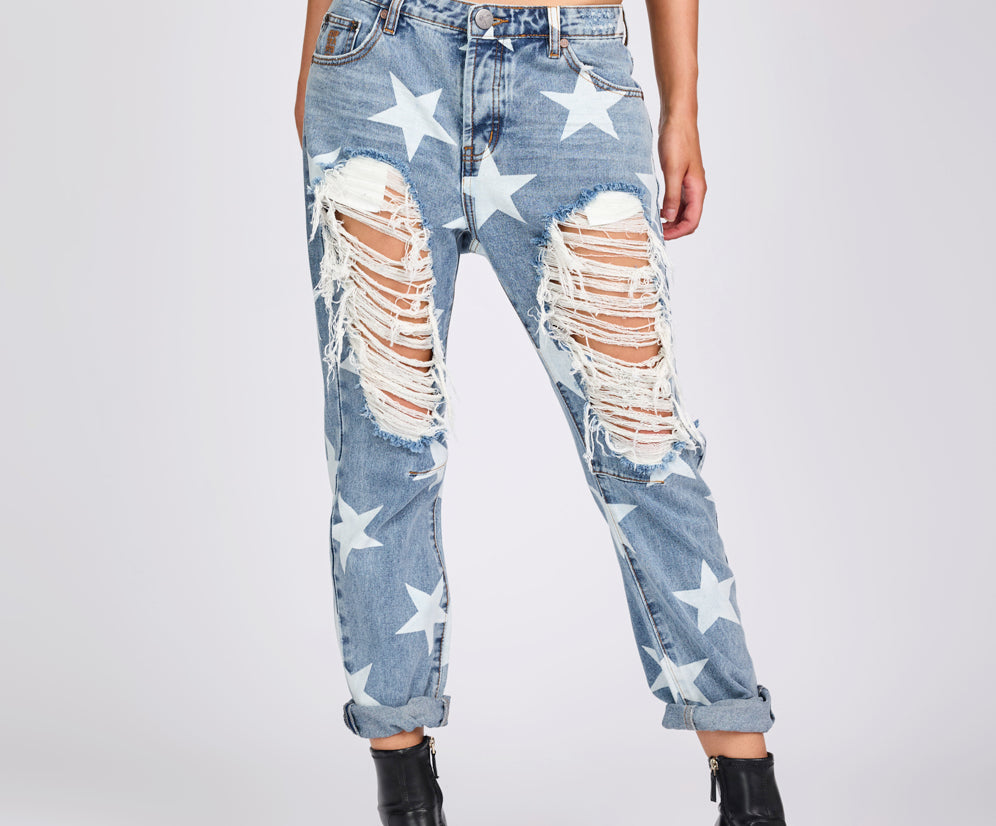 Saints Low Waist Boyfriend Denim Jeans - Starwash Blue