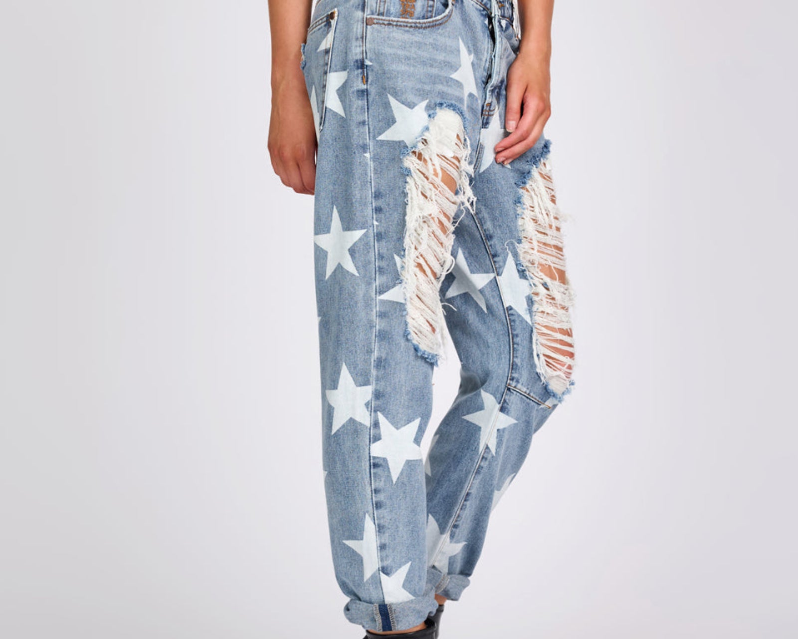 Saints Low Waist Boyfriend Denim Jeans - Starwash Blue