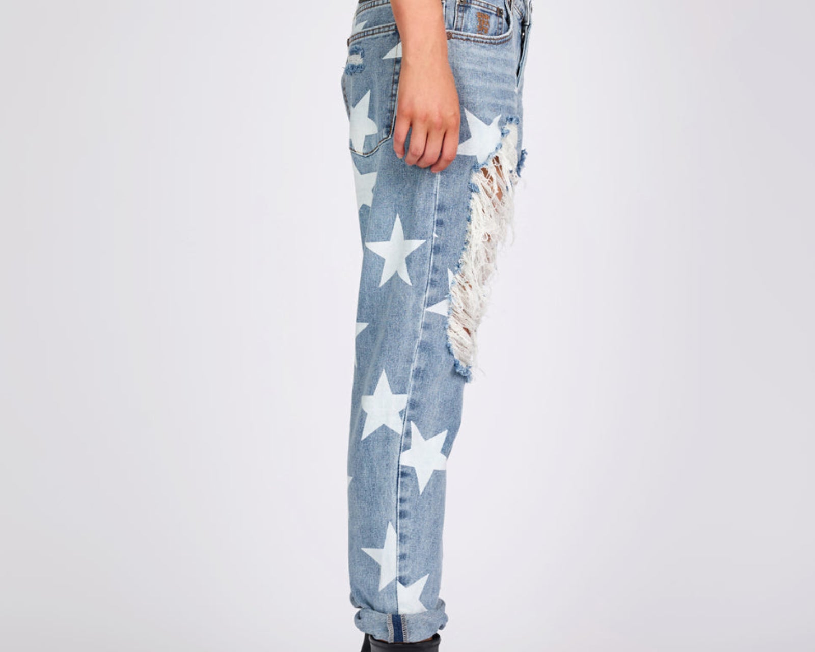 Saints Low Waist Boyfriend Denim Jeans - Starwash Blue