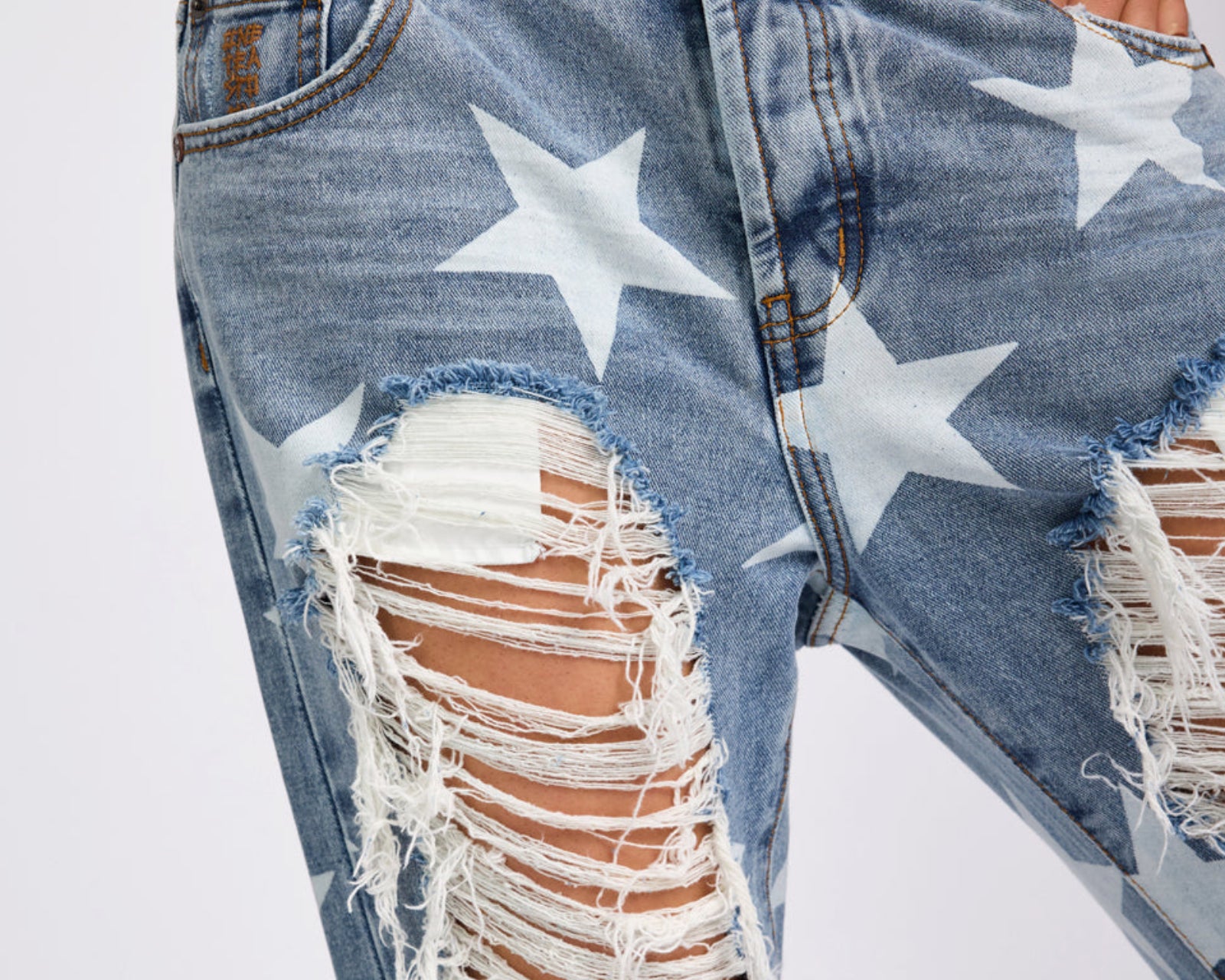 Saints Low Waist Boyfriend Denim Jeans - Starwash Blue