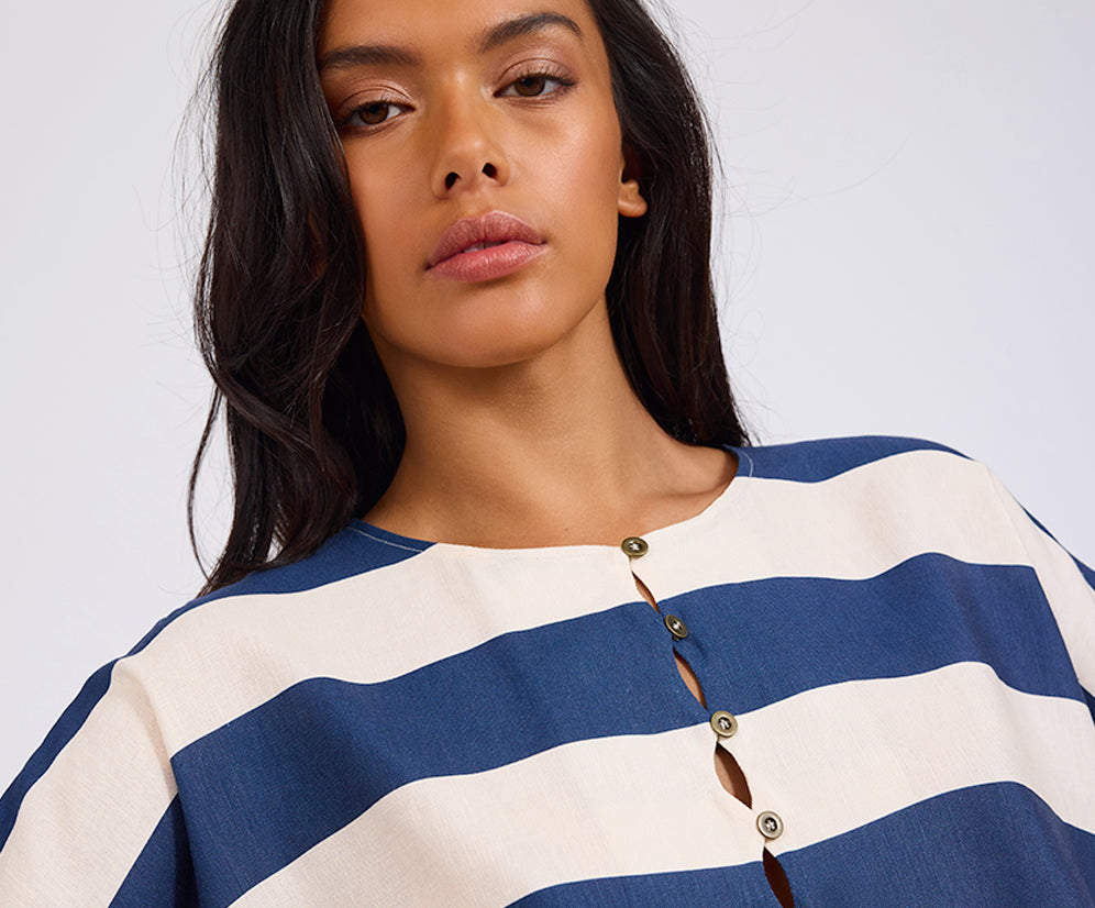 Blue Vista Linen Cropped Batwing Top - Blue Cream