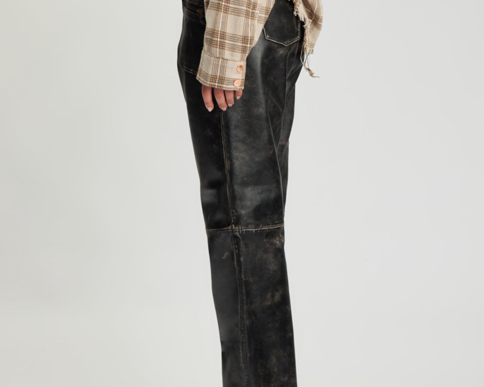 Atlas Carrot Leg Mid Waist Leather Pants - Worn Black