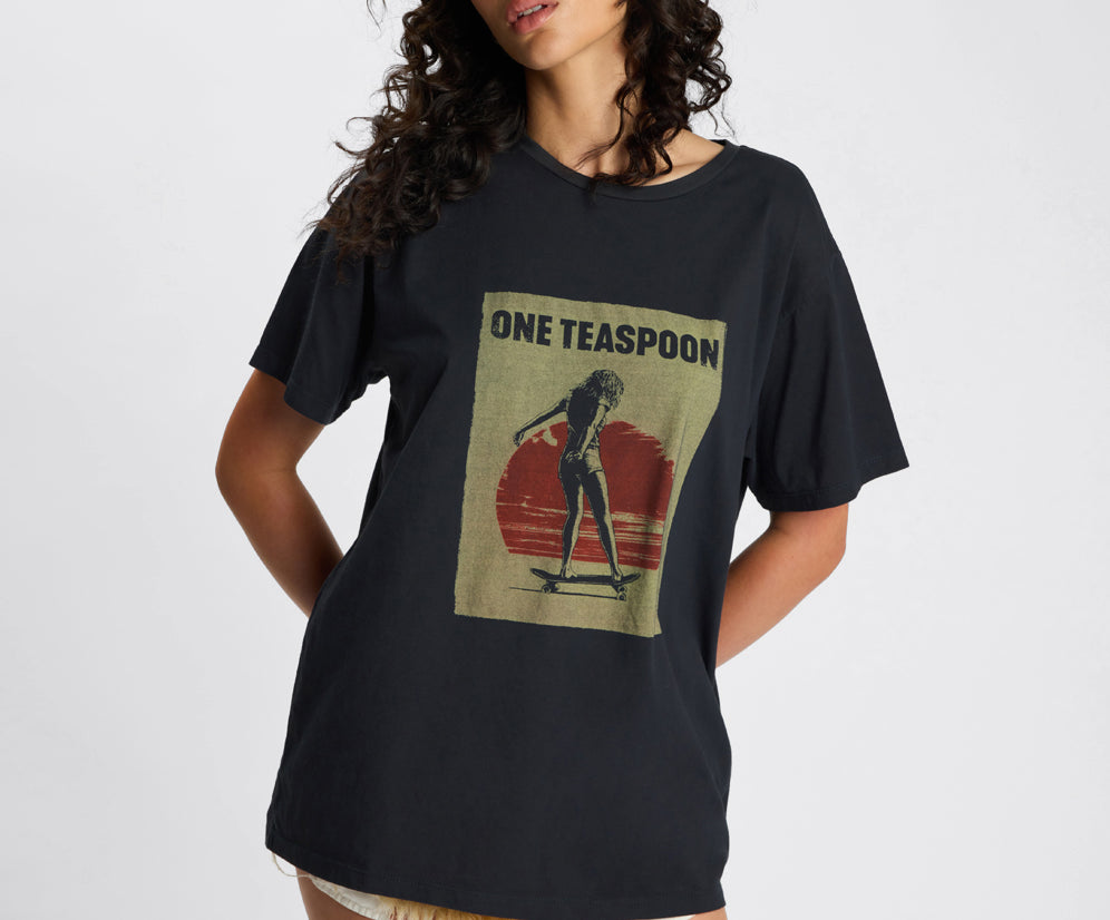 Skater Girl Boyfriend Tee - Black